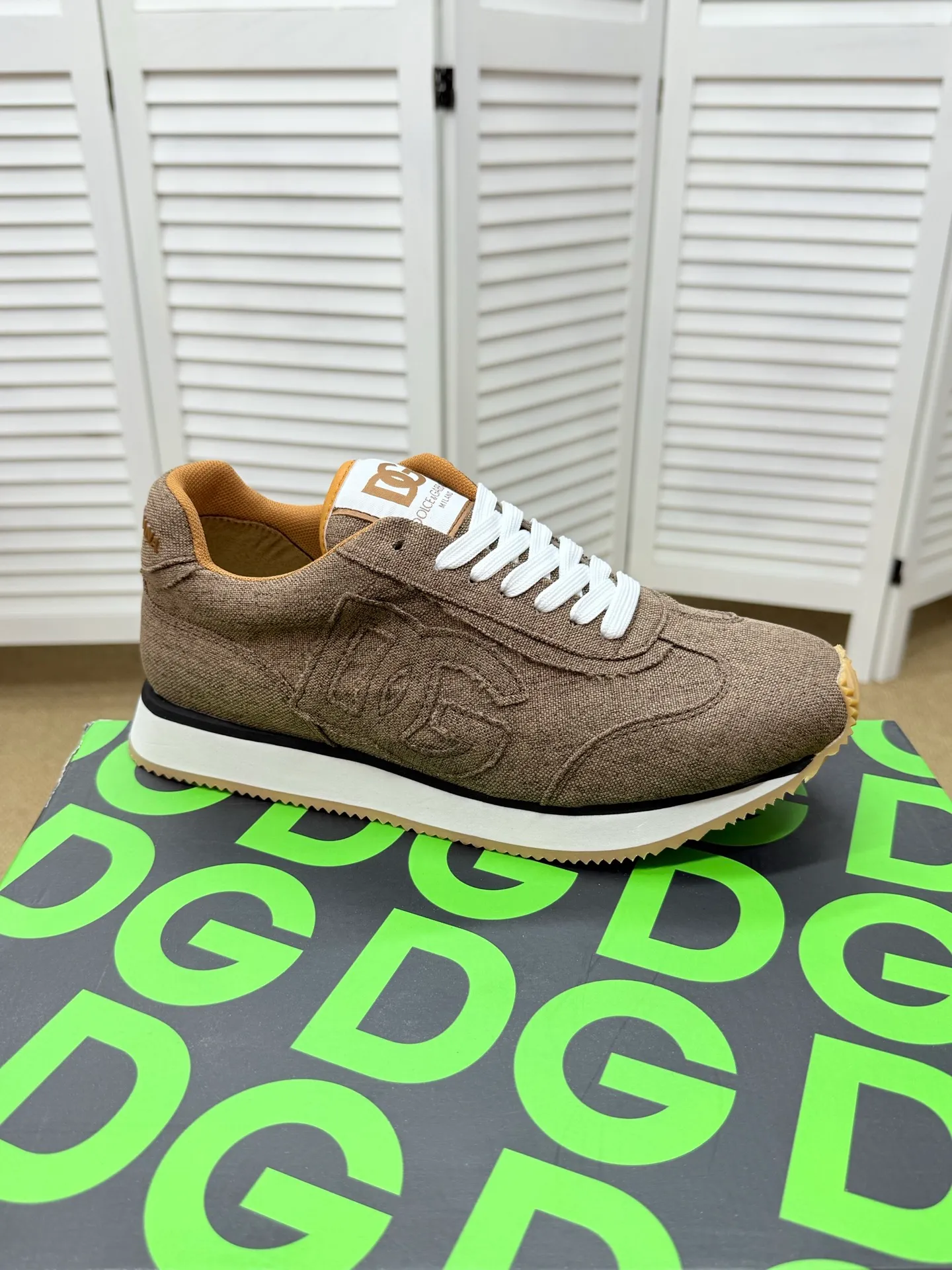 Men's clothing and shoes 230. The latest sports and casual shoes for couples (DG) are fashionable and versatile, and can add luster to various looks. Create an exquisite design with unique dynamic vitality and modern atmosphere, showing modern elegance. Size: 36-46 (45 and 46 are custom-made and cannot be returned or exchanged) Se